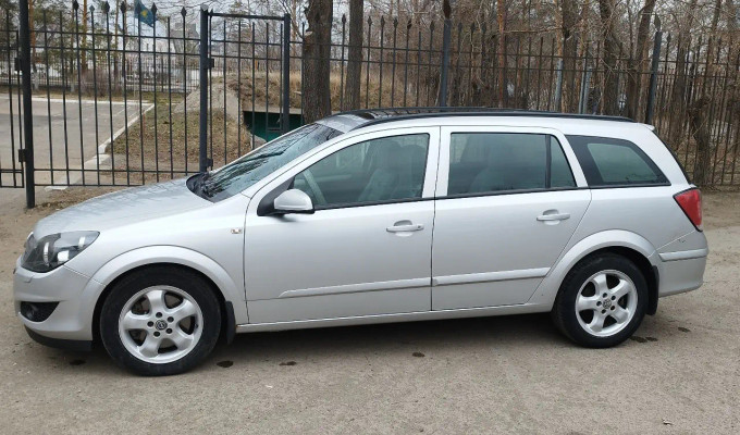 Opel Astra 2008 года