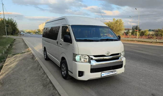 Toyota Hiace 2016 года