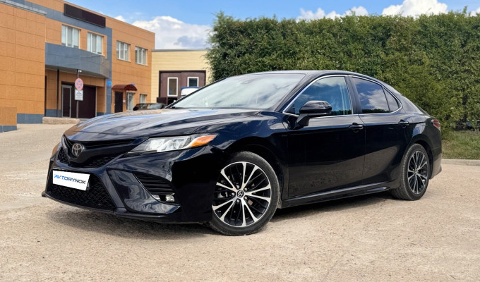 Toyota Camry 2020 года