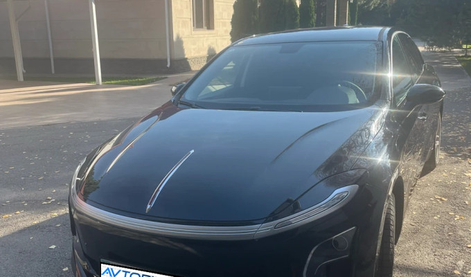 Hongqi E-QM5 2025 года