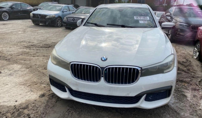 BMW 7 серия 2016 года