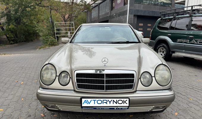 Mercedes-Benz E-Класс 1998 года