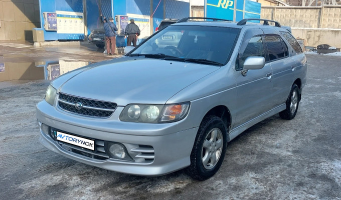 Nissan R'nessa 1998 года