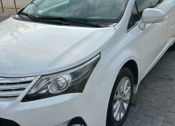 Toyota Avensis 2012 года