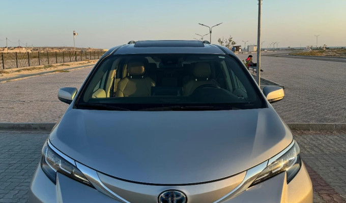 Toyota Sienna 2021 года