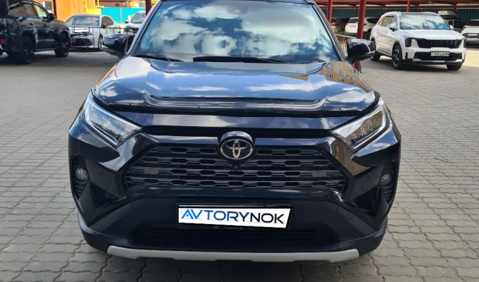 Toyota RAV4 2021 года