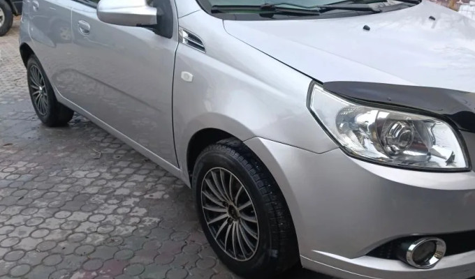 Daewoo Gentra 2008 года