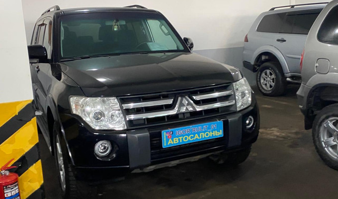 Mitsubishi Pajero 2010 года