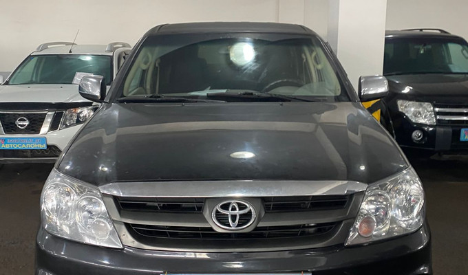 Toyota Fortuner 2005 года