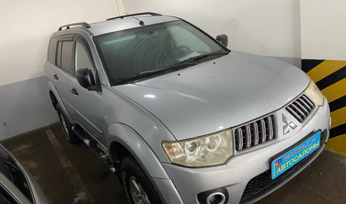 Mitsubishi Montero Sport 2012 года