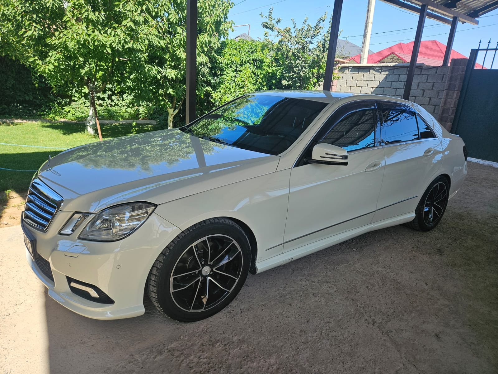 Mercedes-Benz E-Class, 2010