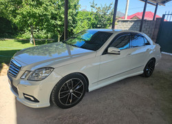 Mercedes-Benz E-Класс 2010 года