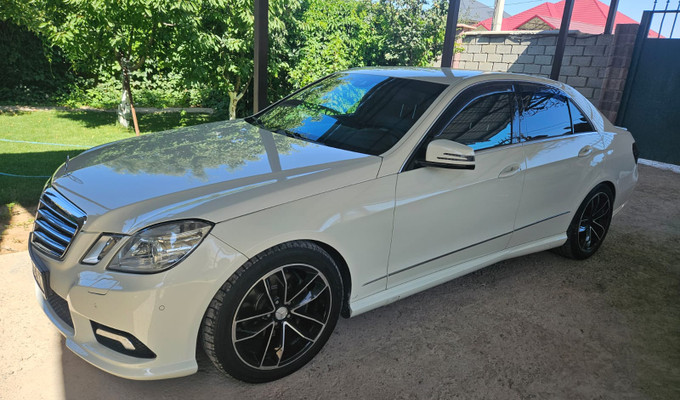 Mercedes-Benz E-Класс 2010 года