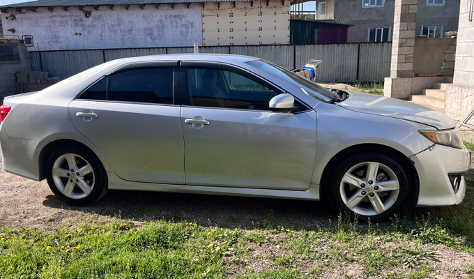 Toyota Camry 2013 года