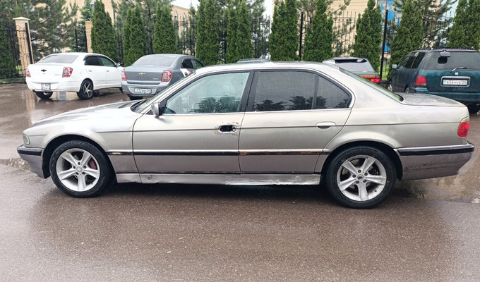 BMW 7 серия 1994 года
