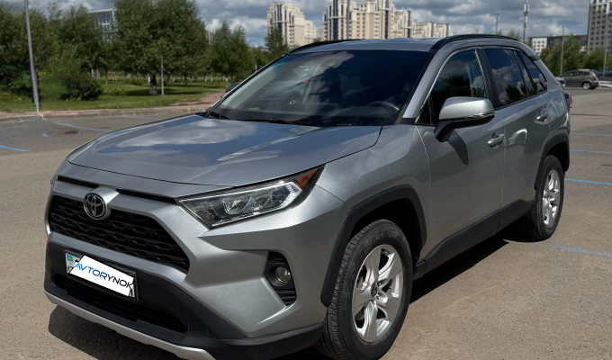 Toyota RAV4 2021 года