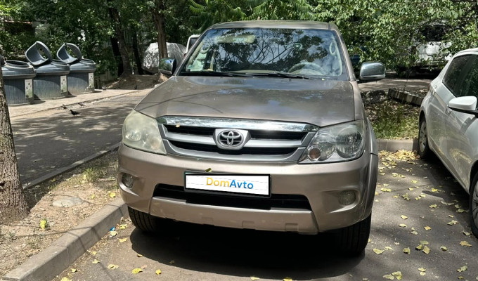 Toyota Fortuner 2007 года