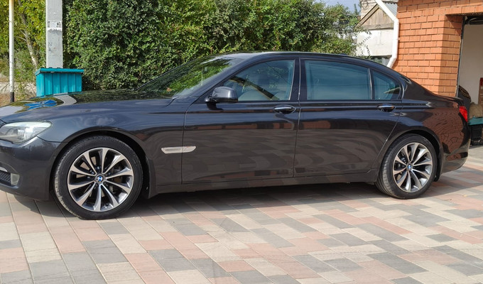 BMW 7 серия 2009 года