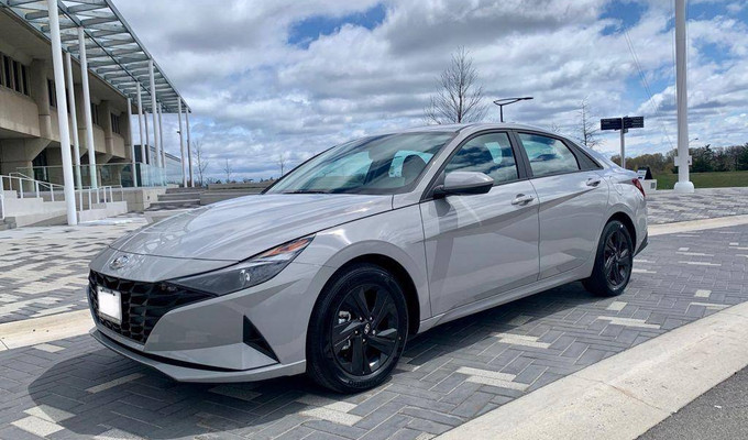 Hyundai Elantra 2021 года