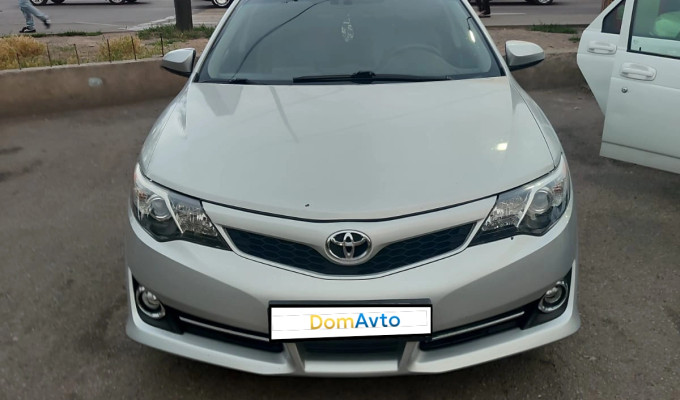 Toyota Camry 2013 года