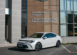 Toyota Camry 2025 года