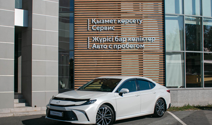 Toyota Camry 2025 года