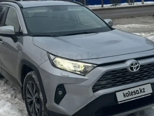Toyota RAV4 2023 года