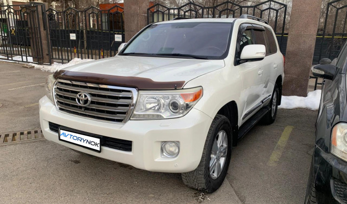 Toyota Land Cruiser 2013 года