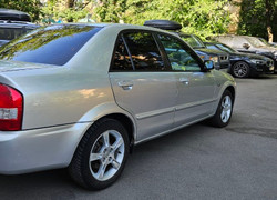 Mazda 323 2000 года