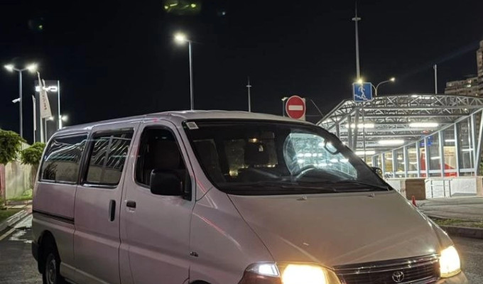 Toyota Hiace 2003 года