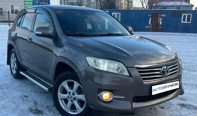 Toyota RAV4 2010 года