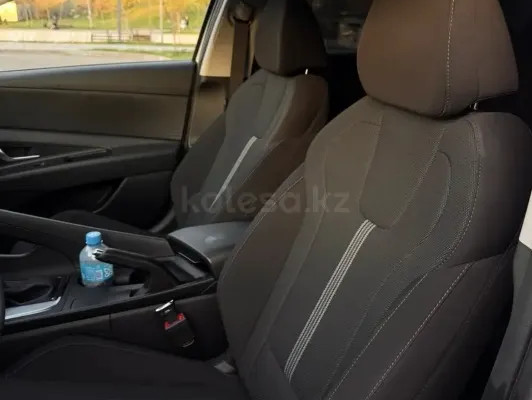 Hyundai Elantra 2023 года