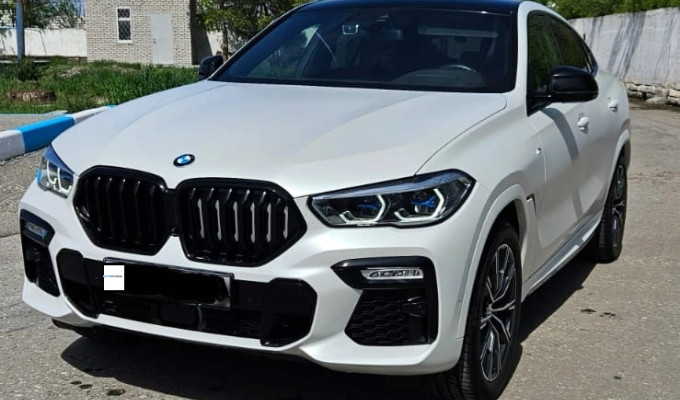 BMW X6 2021 года
