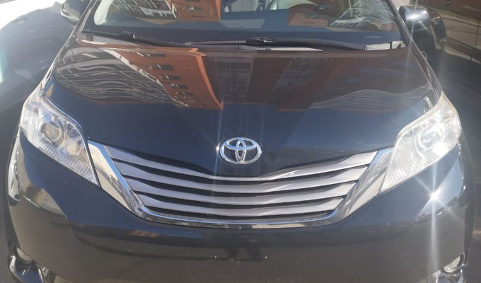 Toyota Sienna 2017 года