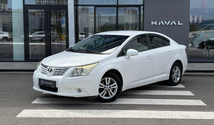 Toyota Avensis 2010 года