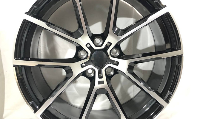 Разноширокие R20 5X112 66,6 Black Machined Face