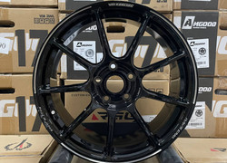 R18 8,5J 5x114,3 ET40 67,1 Gloss Black + Milling