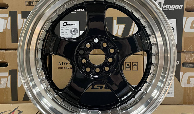 R18 8,5J 5X100 / 5x114,3 ET30 73,1 GLOSS BLACK LP