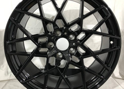 Разноширокие BMW R20 5X120 72,6 GLOSS BLACK