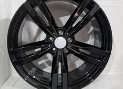 Разноширокие BMW R20 5x112 66,6 GLOSS BLACK