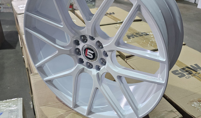 KS010 R18 8J ET35 5x100 / 5x114,3 ЦО73.1 All White