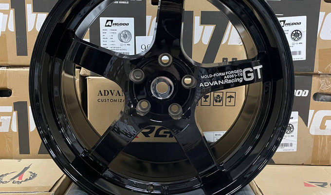 R18 9,5J / 5x114,3 ET38 73,1 Black