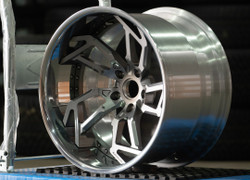  BMW R19 5x120 10-12J ET -10 / -15 ЦО 72,6 Center Gray + Polish lip