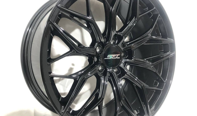 F8796 R18 8,5J ET30 5x100 74,1 GLOSS BLACK