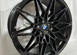 Разноширокие BMW R20 5x112 ЦО 66,6 Gloss Black