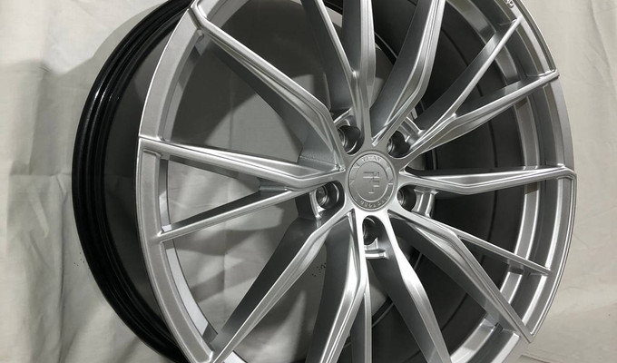 R20 8,5J ET30 5X112 66.6 HYPER SILVER