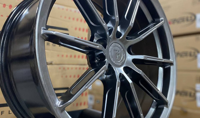 Разноширокие R20 5X112 66.6 HYPER BLACK