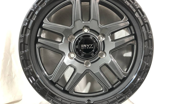  R17 8J ET25 6x139,7 106,1 LIQUID METAL / GLOSS BLACK BEADLOCK