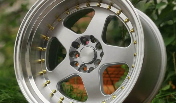 R17 9J ET20 5x100 /5x114,3 73,1 Silver Polish Lip Gold Rivets