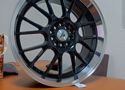 R18 8J 5x100 / ET38 73,1 Gloss Black Machined Lip